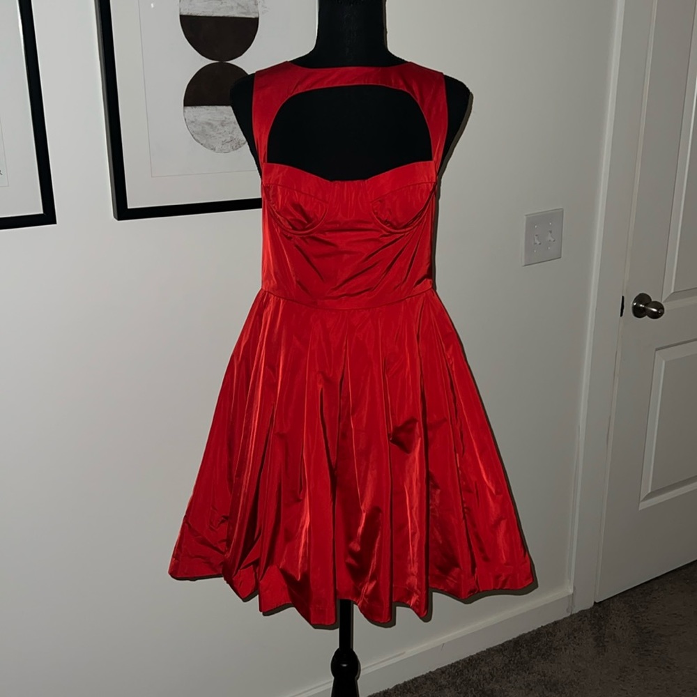 Red BB Dakota cocktail dress 💃🏾